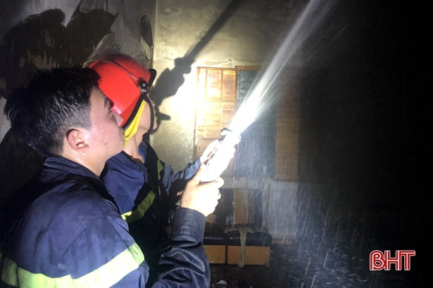 Cháy nhà do thắp hương, đốt nến ở phố núi Hà Tĩnh