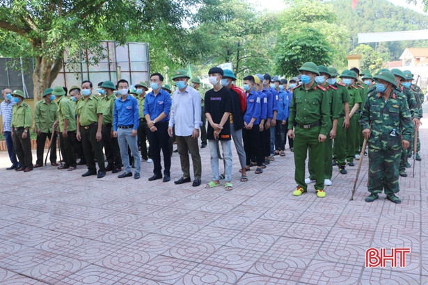 Phát dọn gần 3km đường băng cản lửa phòng chống cháy rừng ở Vũ Quang