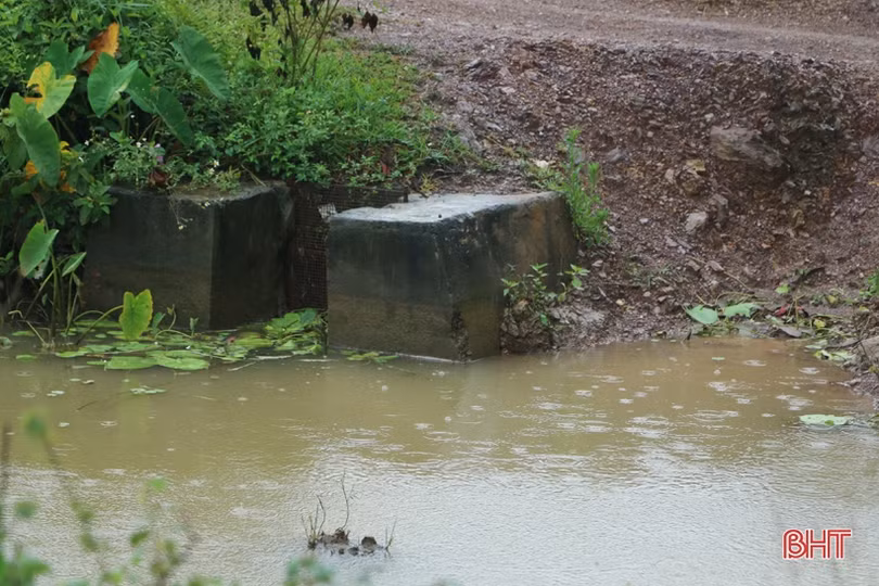 Đập Khe Nải “rệu rã”, người dân huyện miền núi Hà Tĩnh canh cánh nỗi lo 