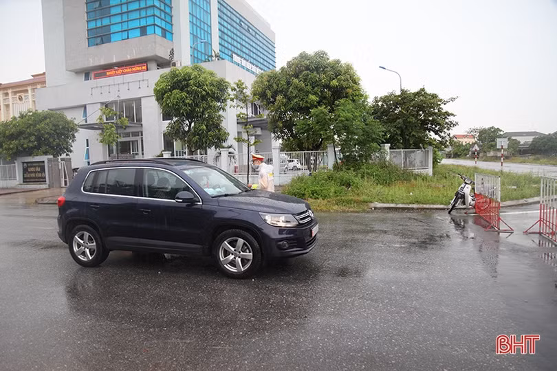 Huy động hơn 100 cán bộ, chiến sĩ công an Hà Tĩnh trực chốt phòng dịch Covid-19