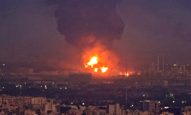 Cháy nhà máy lọc dầu Iran