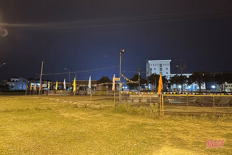 TP Hà Tĩnh vắng lặng trong đêm sau khi phát hiện các ca nhiễm Covid-19 mới