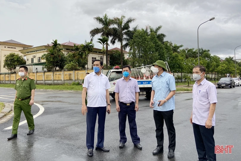 Phong tỏa 15 điểm trên 4 trục đường chính ở TP Hà Tĩnh để phòng dịch Covid-19