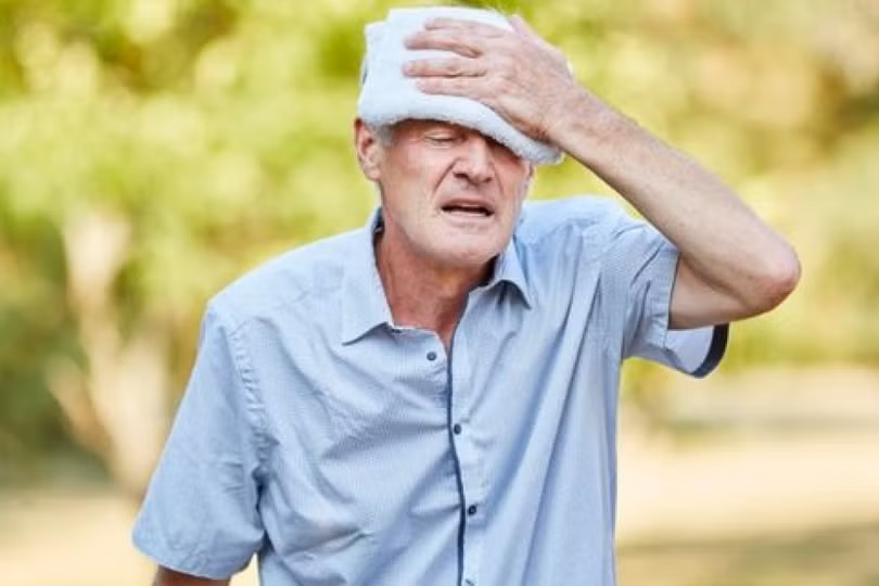 Sốc nhiệt do nắng nóng: Dấu hiệu nguy hiểm và cách điều trị
