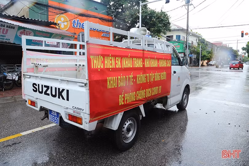 Người dân TP Hà Tĩnh đóng cửa hàng quán để phòng dịch Covid-19