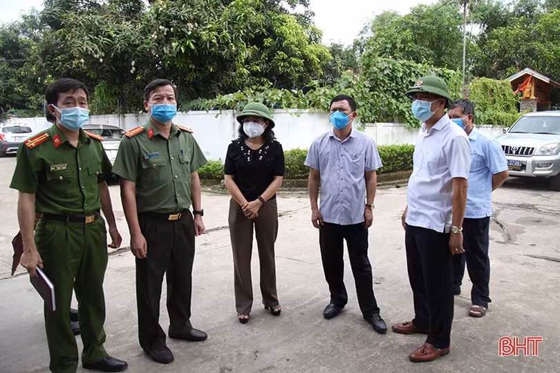 Hà Tĩnh phong tỏa một phần thôn có vợ chồng nhiễm Covid-19 ở Thạch Hà