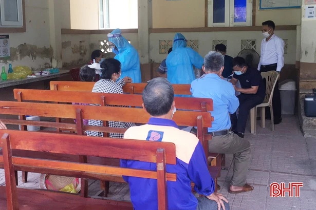 Các địa phương ở Hà Tĩnh cấp bách triển khai nhiều biện pháp phòng, chống dịch Covid-19