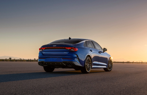 Kia Optima 2022 ra mắt với logo mới, giá từ 23.690 USD