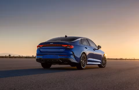 Kia Optima 2022 ra mắt với logo mới, giá từ 23.690 USD