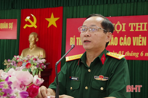Trao chứng nhận cho 35 bí thư chi bộ, báo cáo viên quân sự giỏi
