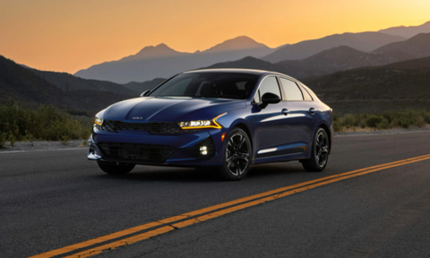 Kia Optima 2022 ra mắt với logo mới, giá từ 23.690 USD