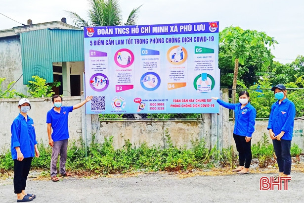 Tuổi trẻ Lộc Hà làm kính chắn giọt bắn phục vụ phòng, chống Covid-19