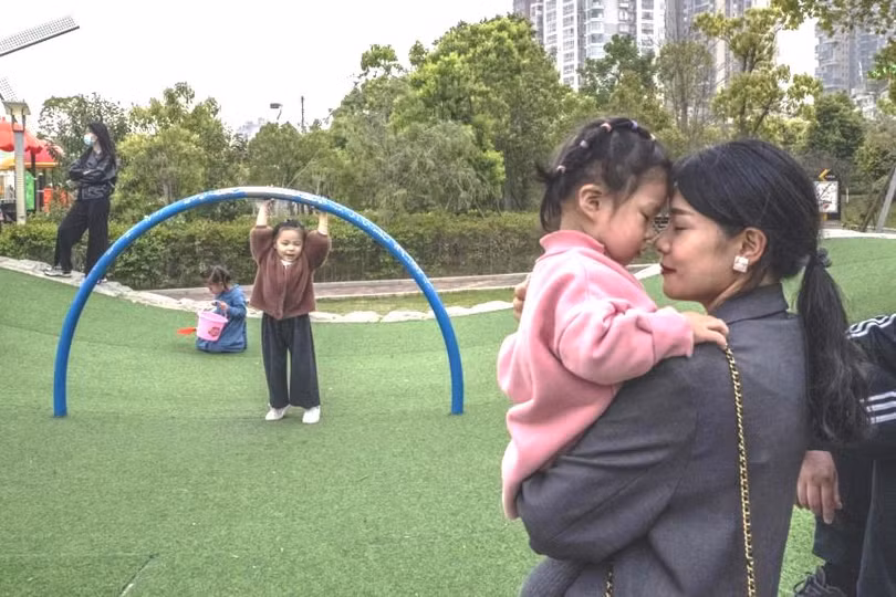 Từ 1 con đến 3 con: Trung Quốc đã đổi chính sách kế hoạch hóa gia đình ra sao?