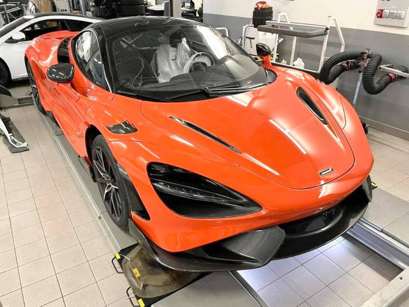 Siêu xe McLaren 765LT thứ ba cập bến Việt Nam