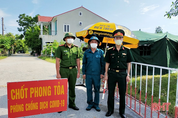 Tăng cường 60 cán bộ, chiến sỹ cho 15 chốt phòng dịch ở TP. Hà Tĩnh