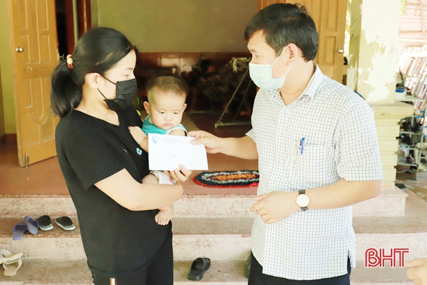 Nhiều phần quà ý nghĩa cho trẻ em có hoàn cảnh đặc biệt khó khăn