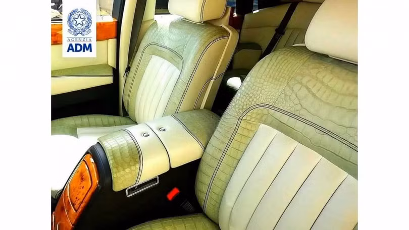 Rolls-Royce Phantom bị tịch thu vì nội thất bọc da cá sấu