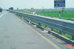 Nhếch nhác dải dừng khẩn cấp cao tốc qua Hà Tĩnh