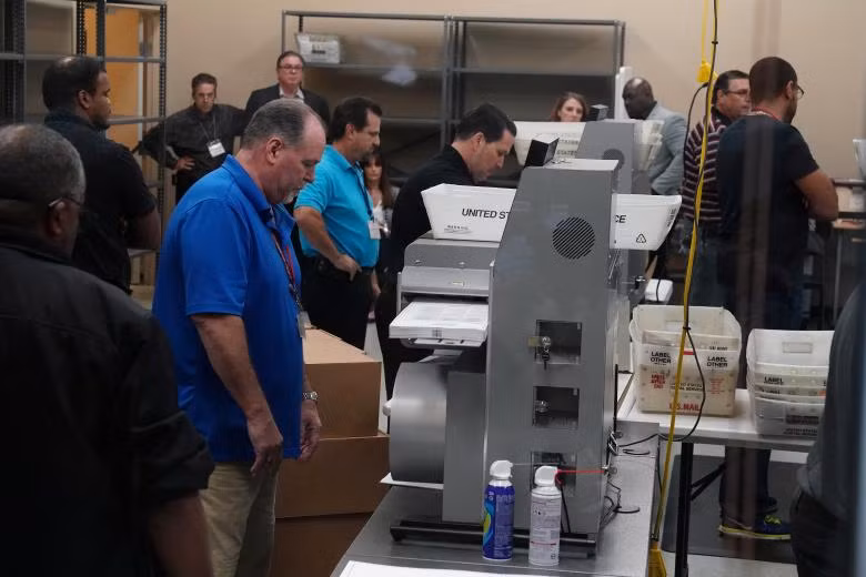 Bang Florida kiểm lại phiếu bầu cử giữa kỳ Mỹ