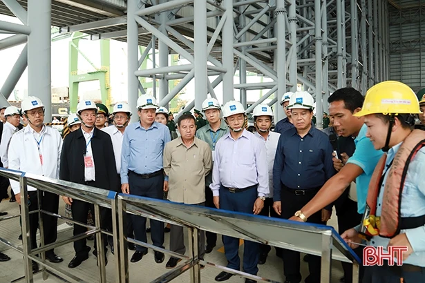 Lãnh đạo tỉnh Bôlykhămxay thăm, làm việc tại Bộ Chỉ huy Quân sự Hà Tĩnh