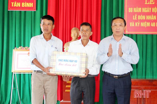 Phó Chủ tịch HĐND tỉnh dự ngày hội Đại đoàn kết tại Gia Hanh