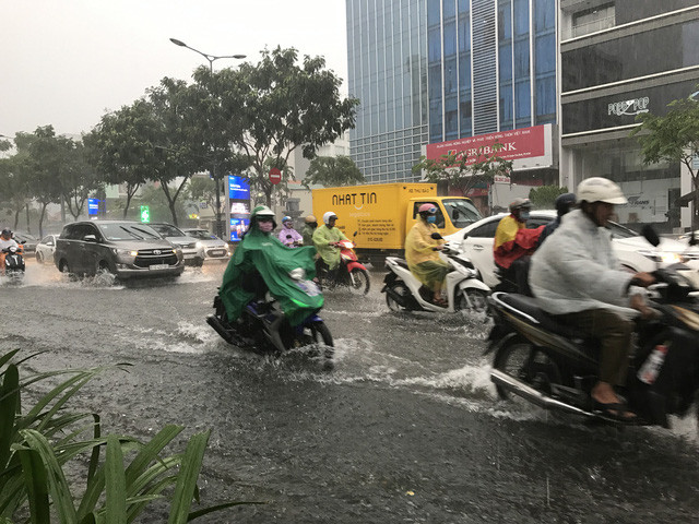 Biển Đông sắp có áp thấp, mưa diện rộng