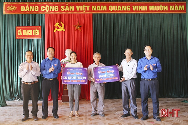 Tỉnh đoàn Hà Tĩnh hỗ trợ xã Thạch Tiến xây dựng nông thôn mới