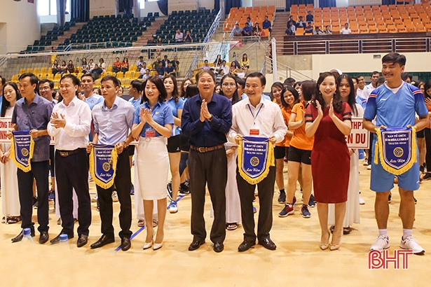 Khởi tranh Giải bóng chuyền ngành Giáo dục và Đào tạo Hà Tĩnh