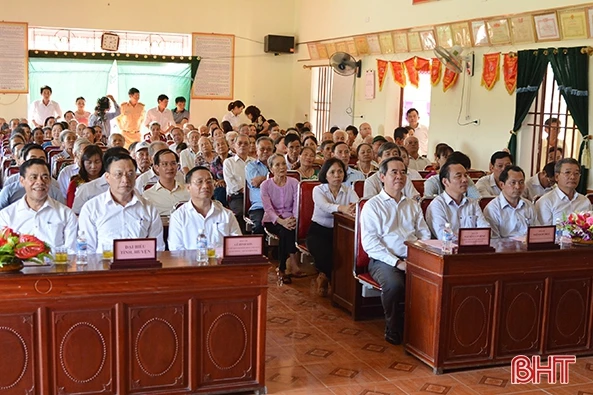 Trưởng ban Kinh tế Trung ương Nguyễn Văn Bình chung vui ngày hội Đại đoàn kết tại Đức Thọ