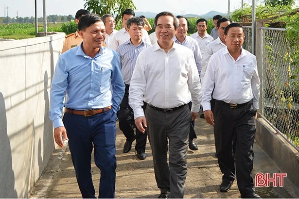 Trưởng ban Kinh tế Trung ương Nguyễn Văn Bình chung vui ngày hội Đại đoàn kết tại Đức Thọ