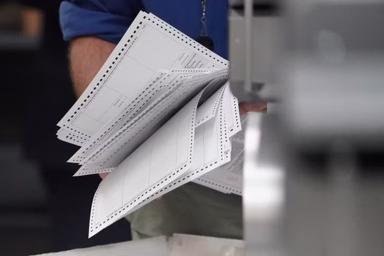 Bang Florida kiểm lại phiếu bầu cử giữa kỳ Mỹ