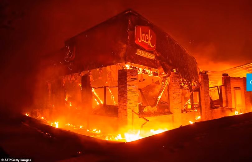 Thị trấn thiên đường ở California trước và sau khi bị xóa sổ trong vụ cháy rừng lịch sử