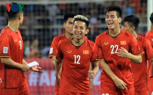 ĐT Việt Nam được thưởng nóng sau trận thắng 2-0 ĐT Malaysia