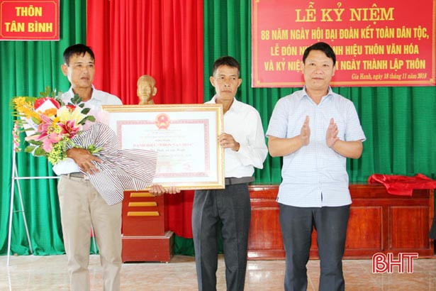 Phó Chủ tịch HĐND tỉnh dự ngày hội Đại đoàn kết tại Gia Hanh