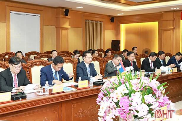 Khai mạc hội nghị cấp cao thường niên Hà Tĩnh - Bôlykhămxay