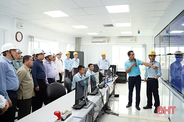 Lãnh đạo tỉnh Bôlykhămxay thăm, làm việc tại Bộ Chỉ huy Quân sự Hà Tĩnh