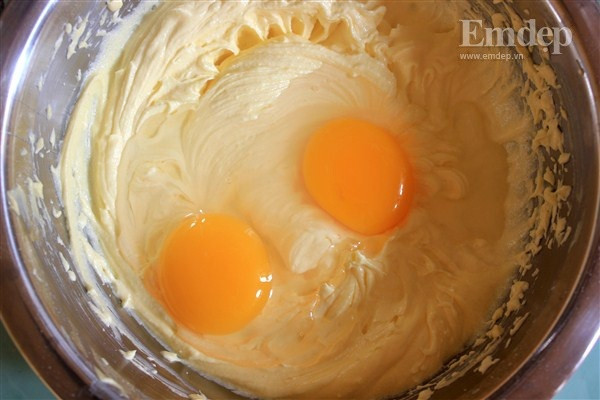 Mẹ khéo tay làm bánh quy bơ vị quế giòn tan cho bé ngày cuối tuần