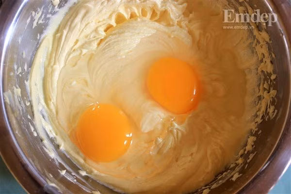 Mẹ khéo tay làm bánh quy bơ vị quế giòn tan cho bé ngày cuối tuần