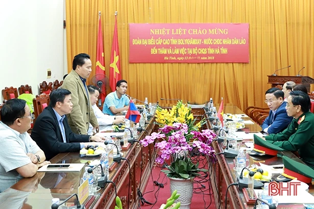 Lãnh đạo tỉnh Bôlykhămxay thăm, làm việc tại Bộ Chỉ huy Quân sự Hà Tĩnh