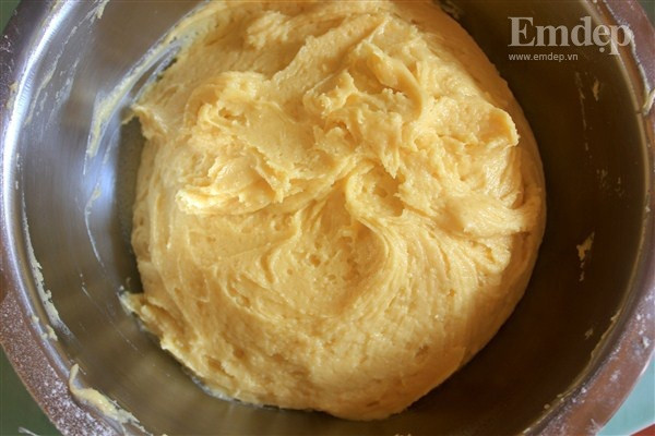 Mẹ khéo tay làm bánh quy bơ vị quế giòn tan cho bé ngày cuối tuần