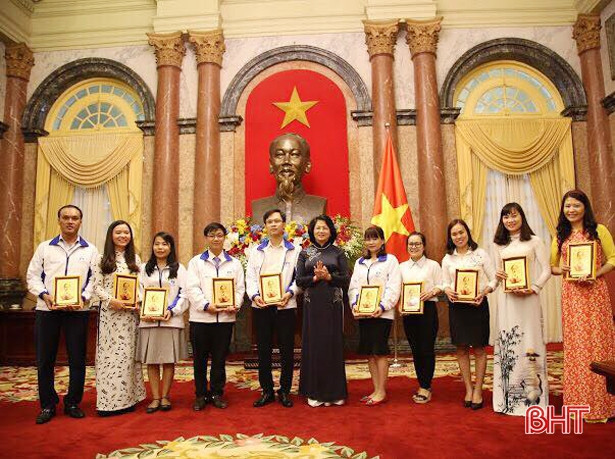 Chương trình “Chia sẻ cùng thầy cô” vinh danh thầy giáo dạy người khuyết tật Hà Tĩnh