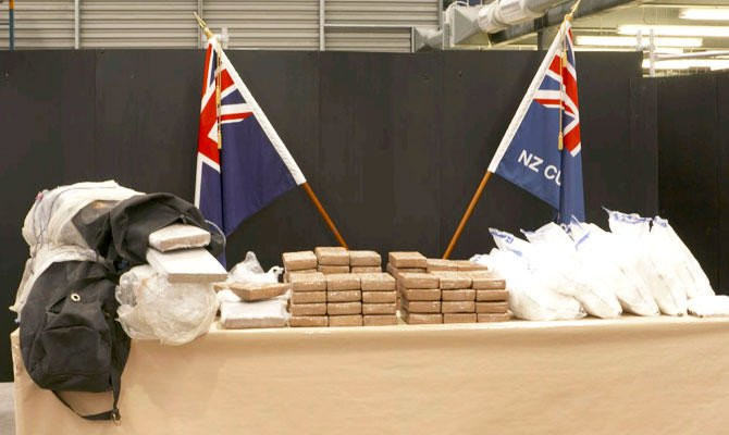 Cảnh sát New Zealand thu giữ 190 kg cocaine giấu trong container chuối
