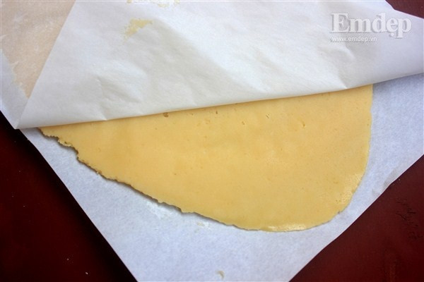 Mẹ khéo tay làm bánh quy bơ vị quế giòn tan cho bé ngày cuối tuần