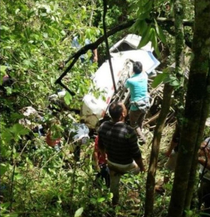 Xe buýt chở đội bóng thiếu niên lao xuống dốc núi ở Peru, 7 người thiệt mạng