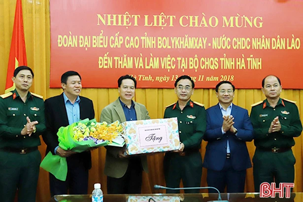 Lãnh đạo tỉnh Bôlykhămxay thăm, làm việc tại Bộ Chỉ huy Quân sự Hà Tĩnh
