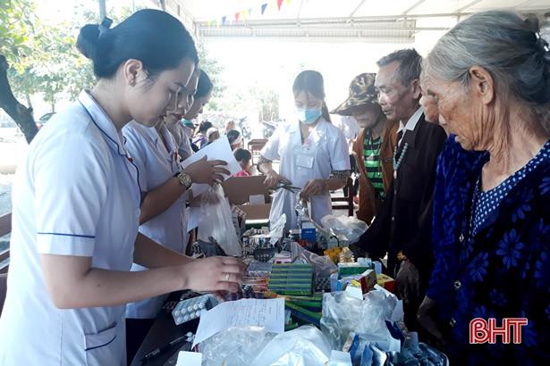 Khám, cấp phát thuốc miễn phí cho gần 200 người dân xã Kỳ Nam