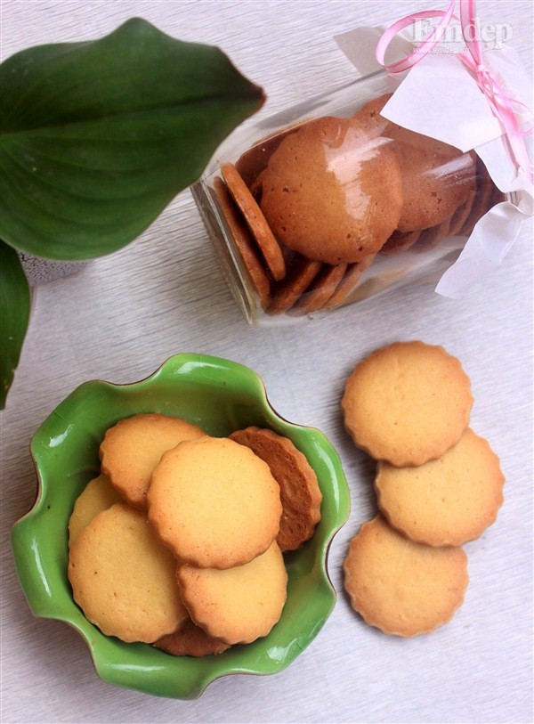 Mẹ khéo tay làm bánh quy bơ vị quế giòn tan cho bé ngày cuối tuần