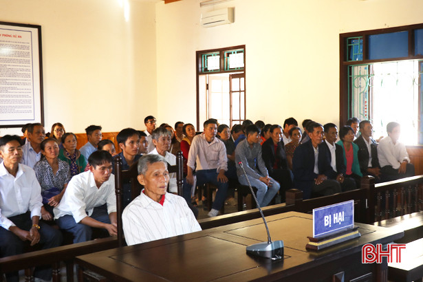 Dùng lưỡi lê đâm chết em rể, anh vợ lĩnh án 17 năm tù
