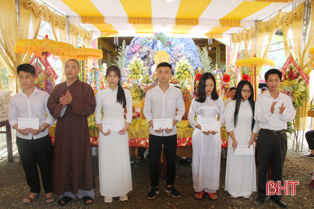 Thiền viện Trúc Lâm phối hợp trao 121 suất quà cho hộ nghèo