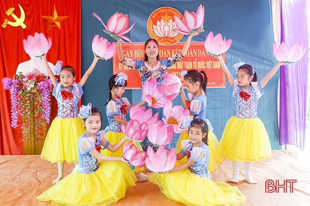 Trưởng ban Nội chính Tỉnh ủy dự Ngày hội Đại đoàn kết tại Hương Khê